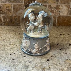 Disney Mickey And Minnie Ice Skating Snowglobe