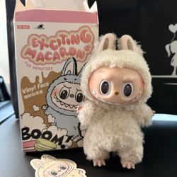 Exciting Macaron Labubu - Soymilk 