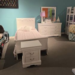 Twin Bed, Dresser, Mirror And Nightstand 