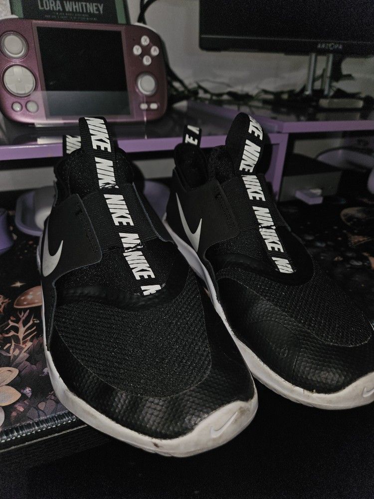 Nike Shoes Size 3.5 Boys