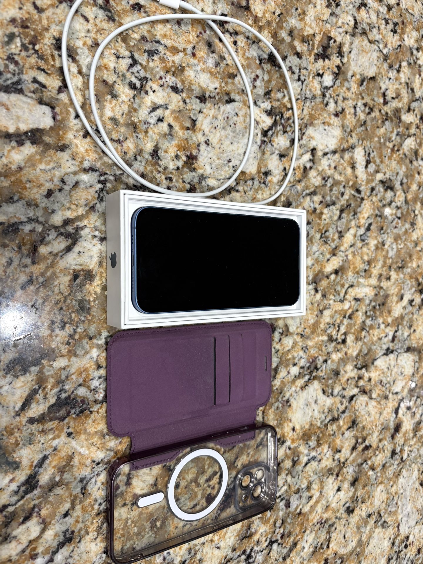 READ ***ENTIRE*** ADD $225 FIRM IPHONE 13 & Wallet Case UNLOCKED, Great Condition