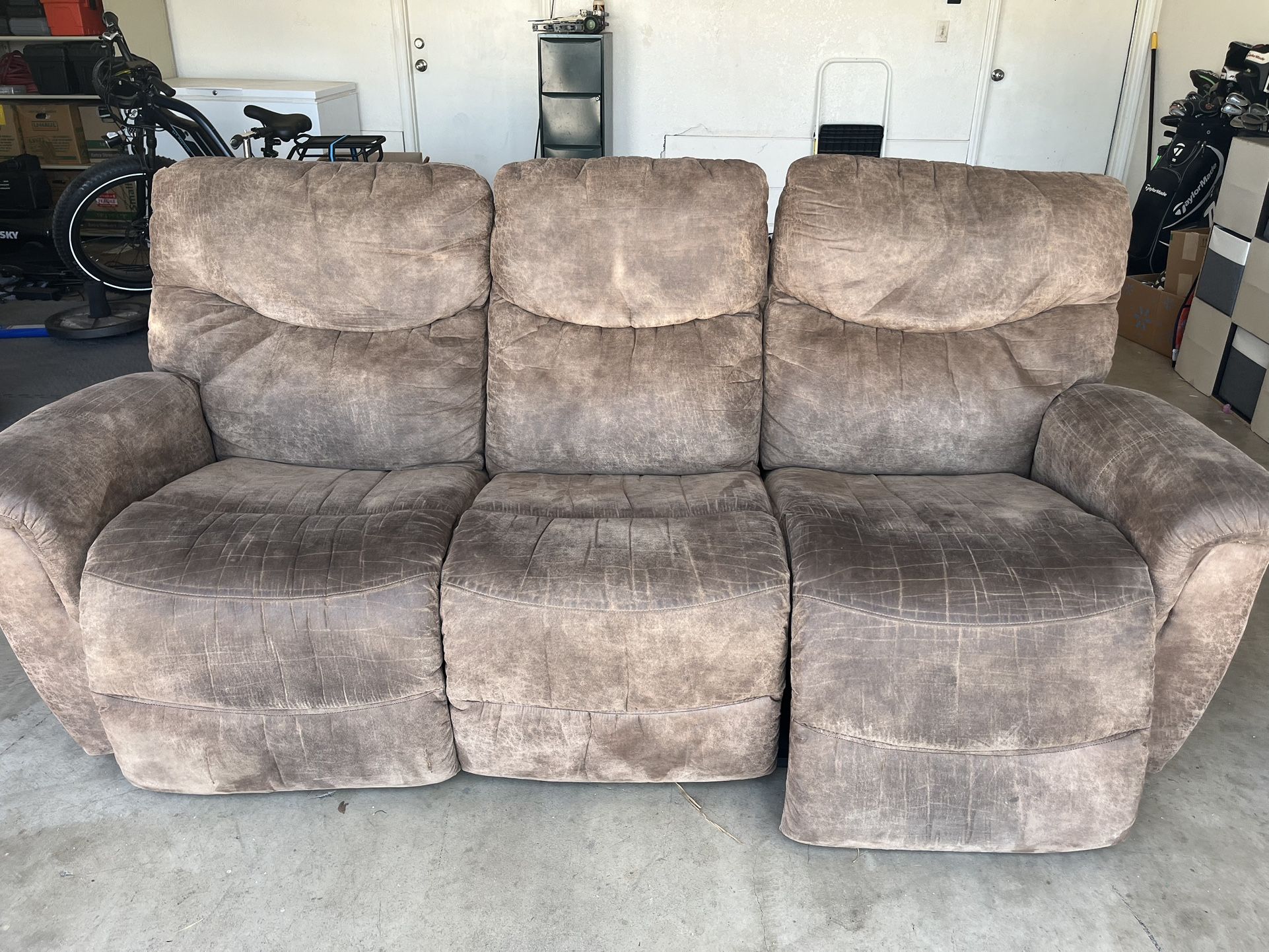 LAZY BOY COUCH