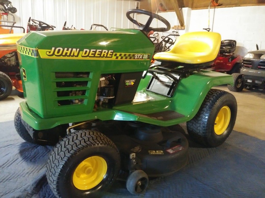 JOHN DEERE STX38 MOTORSPORTS.TRACTOR