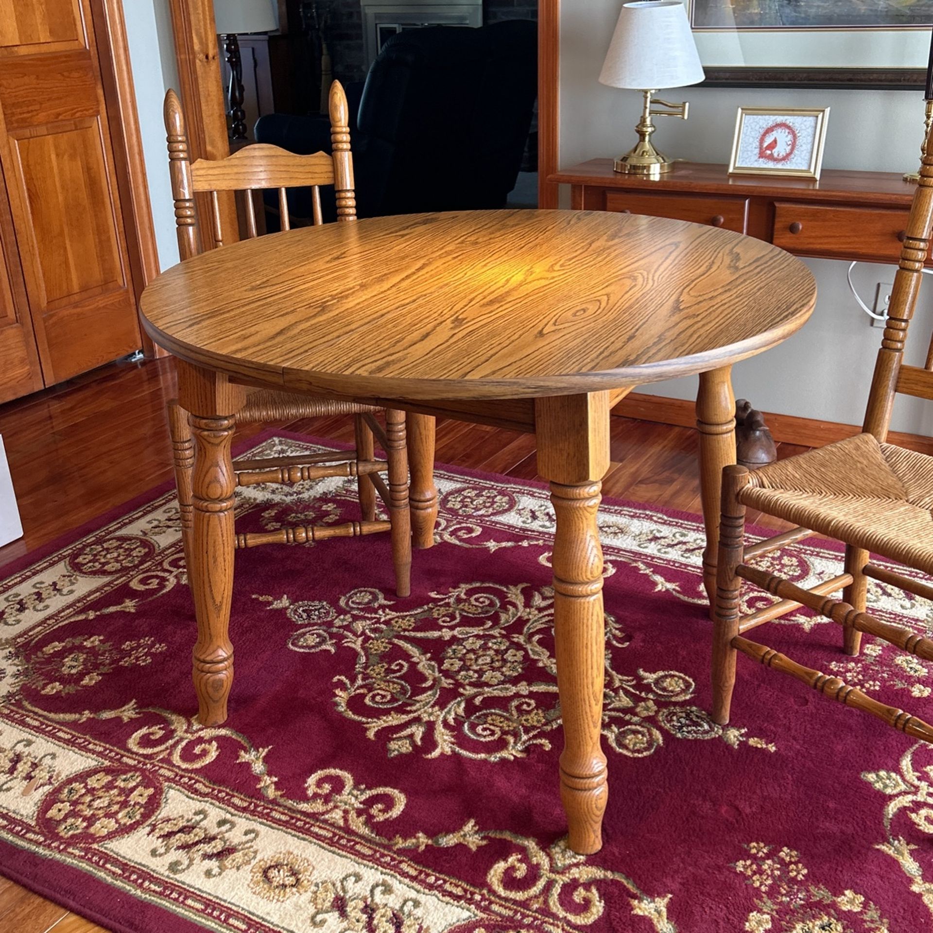 Kitchen Table with 2 Leaves And 6 Chairs 