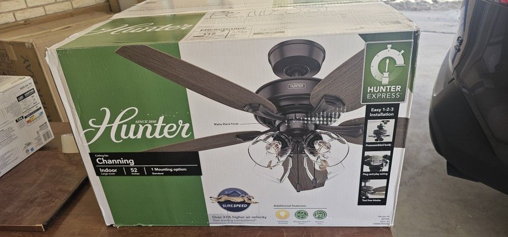 Hunter
Channing 52 in. Hunter Express Indoor Matte Black Ceiling Fan with Light Kit Included