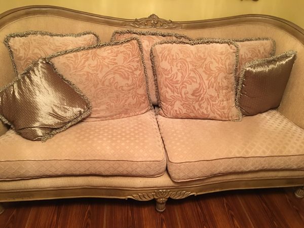 Antique Style Sofas And Chairs Image Candle