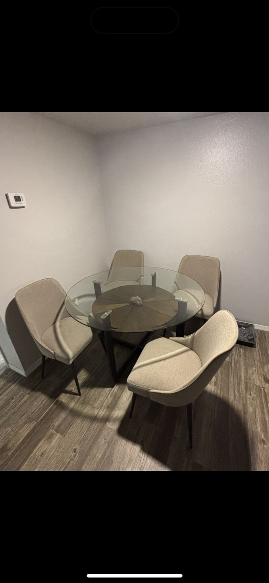 Table + 4 Chairs 