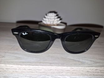 Ray-Ban Wayfarer Sunglasses Black