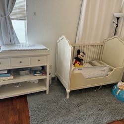 Beautiful Cream Set Crib And Changing Table With Pad 