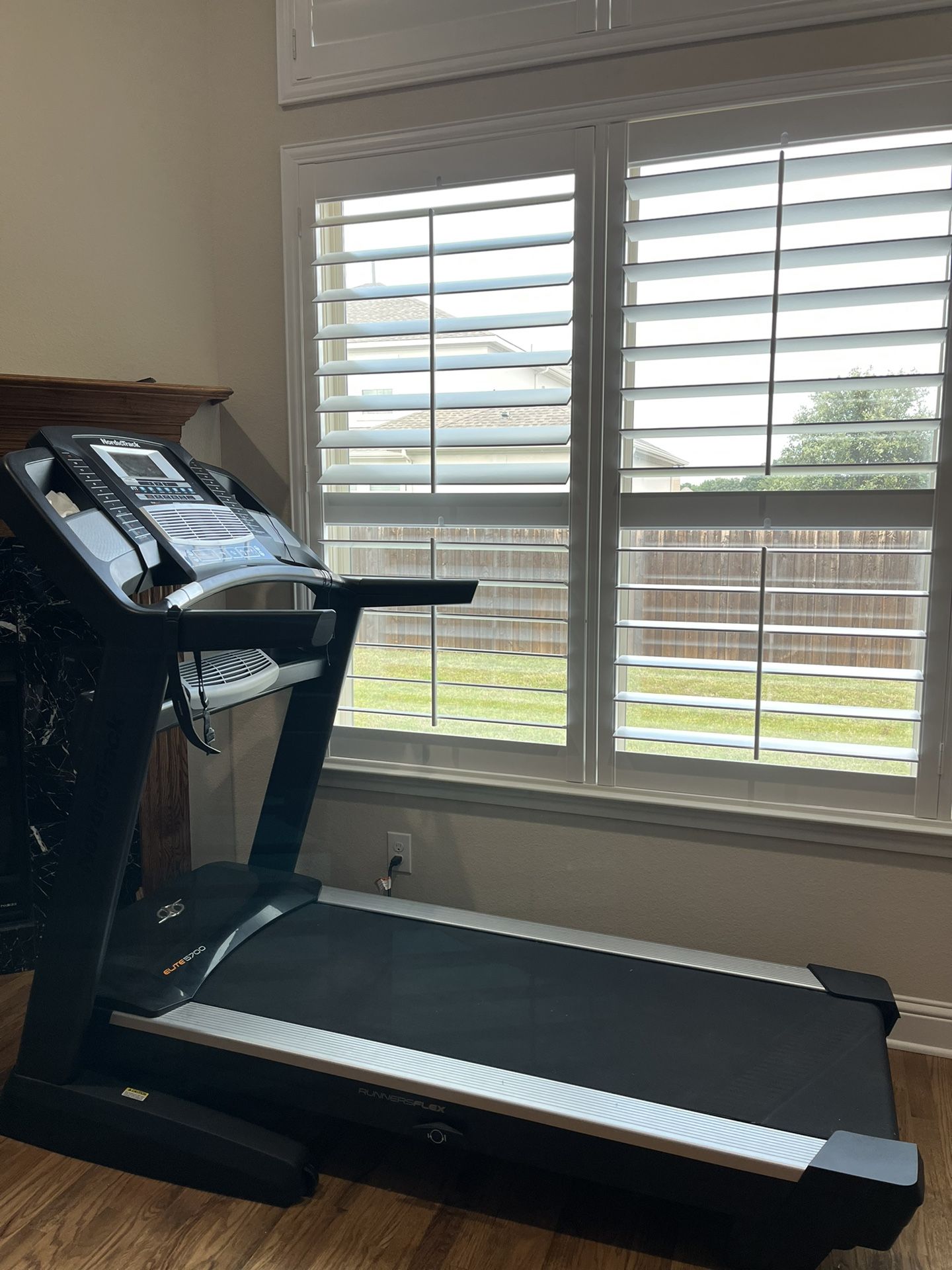 Nordictrack elite 5700 treadmill sale