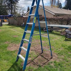 8 feet fiberglass ladder
