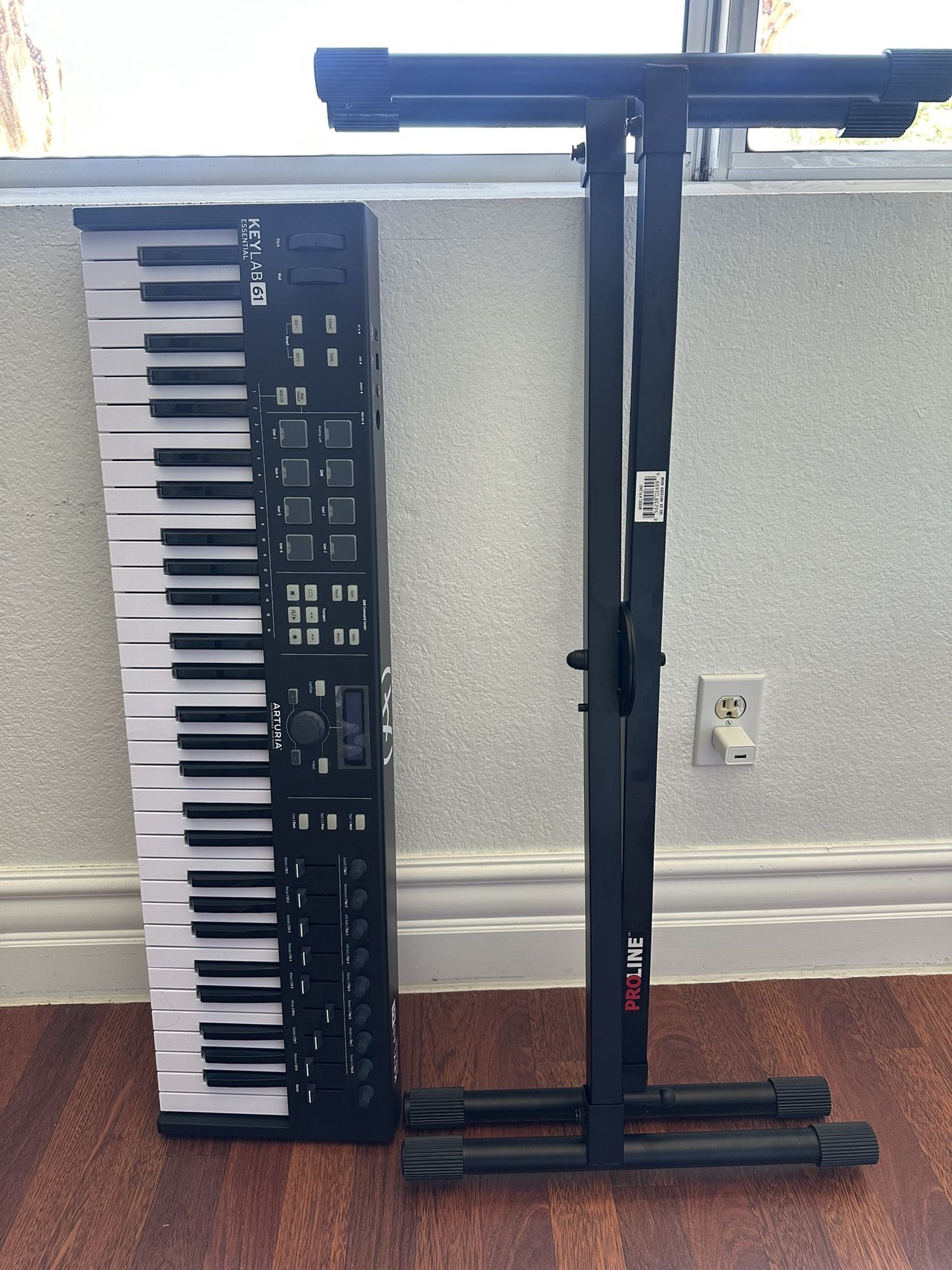 Arturia MIDI KEYBOARD AND STAND