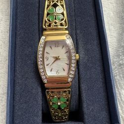 Vintage “LUCK OF THE IRISH” Bradford Exchange LADIES STRETCH WRIST WATCH 7” & up