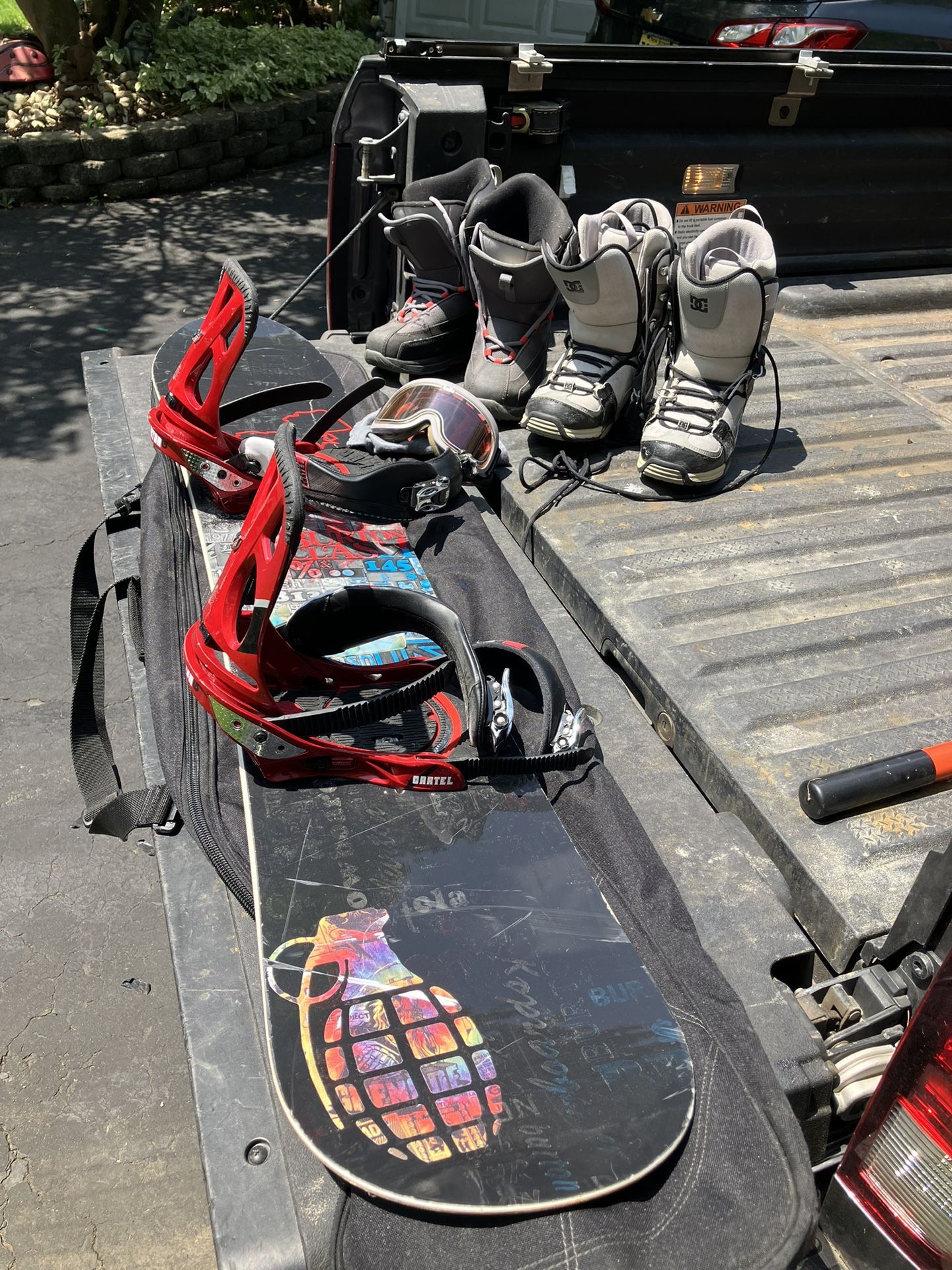 Burton Clash Snowboard With Shoes, Bag Goggles
