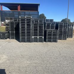 Wood And Plastic Pallets