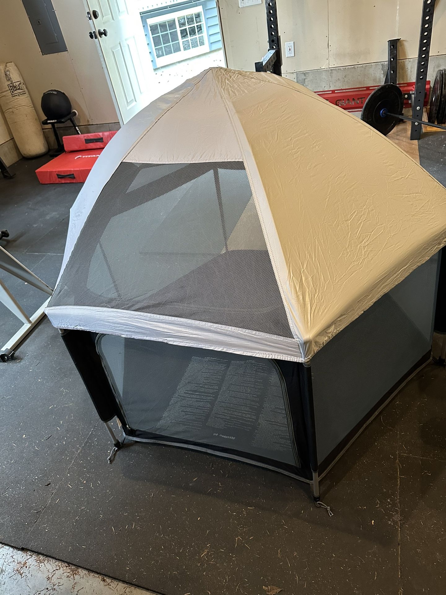 California Beach Company Pop Up Tent/playpen
