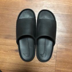 Size 10 BLACK NIKE SLIDES CHECK DESCRIPTION⬇️⬇️⬇️
