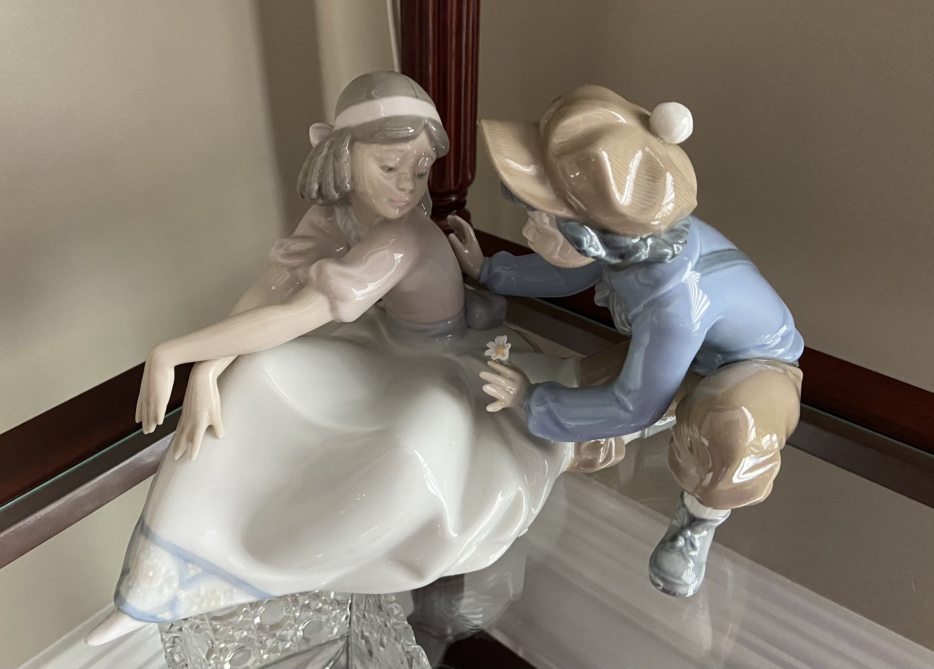 Retired Porcelain Lladrò #5454 “ For Me”