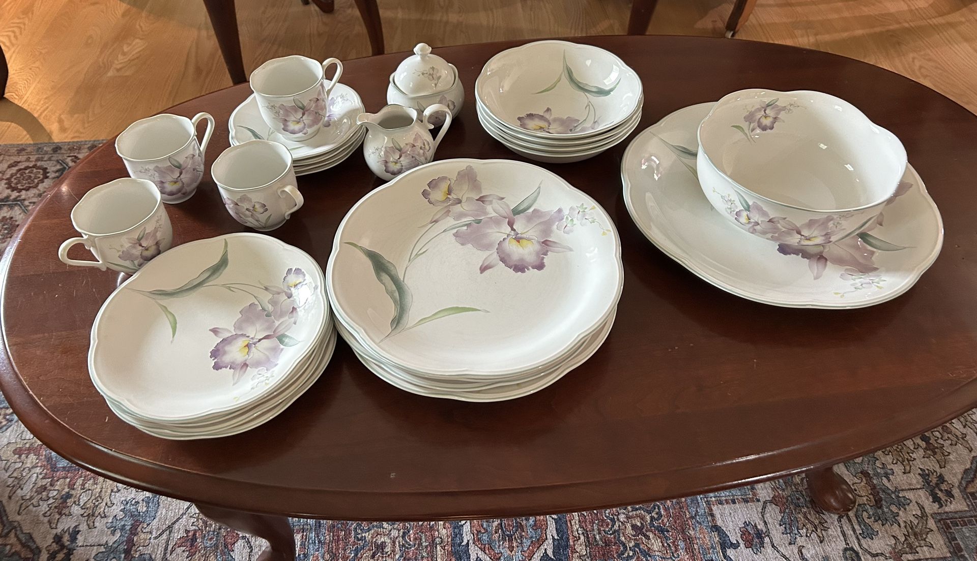 Mikasa Rondo Iris Pattern China