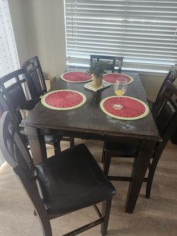Table with 6 chairs