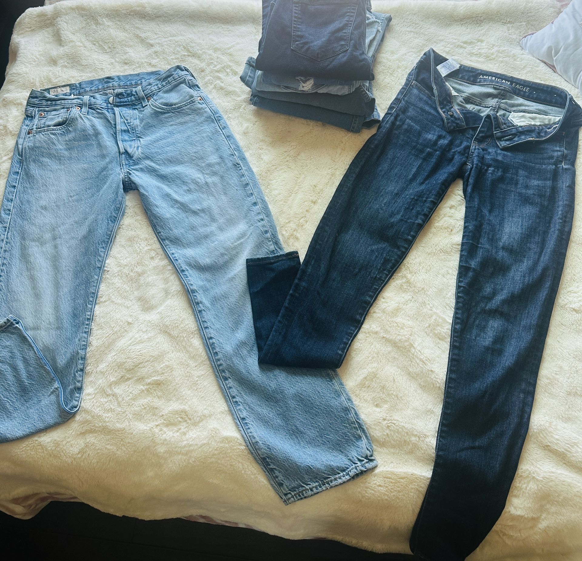 Woman Jeans Levi’s And American Eagle