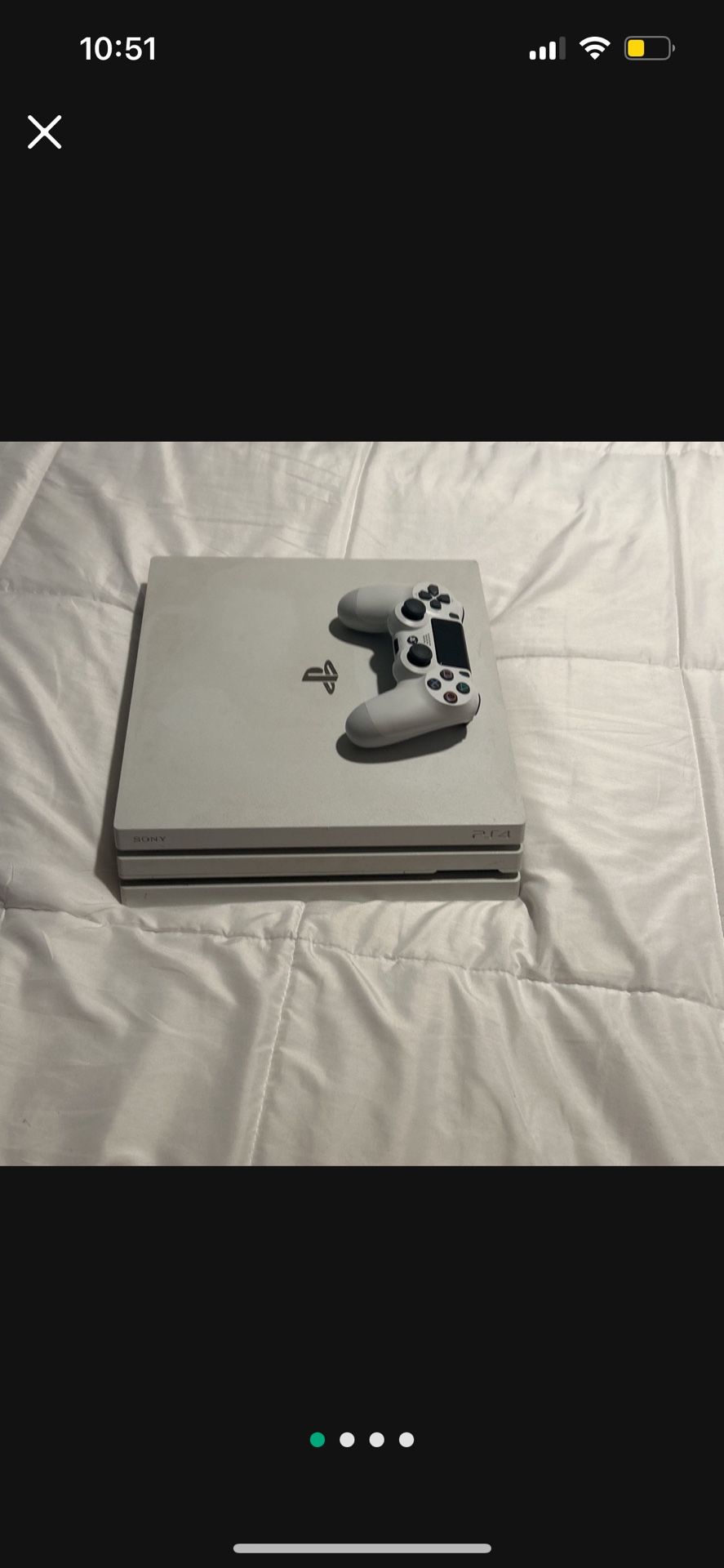 PS4 Pro White.