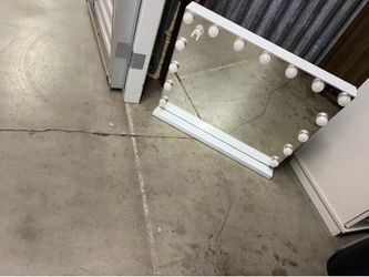 Vanity desk and mirror