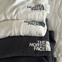 THE NORTH FACE T-shirts XL