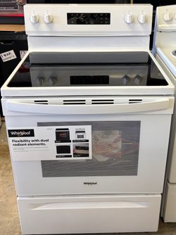 Whirlpool White Electric Range with Ceramic Glass Cooktop