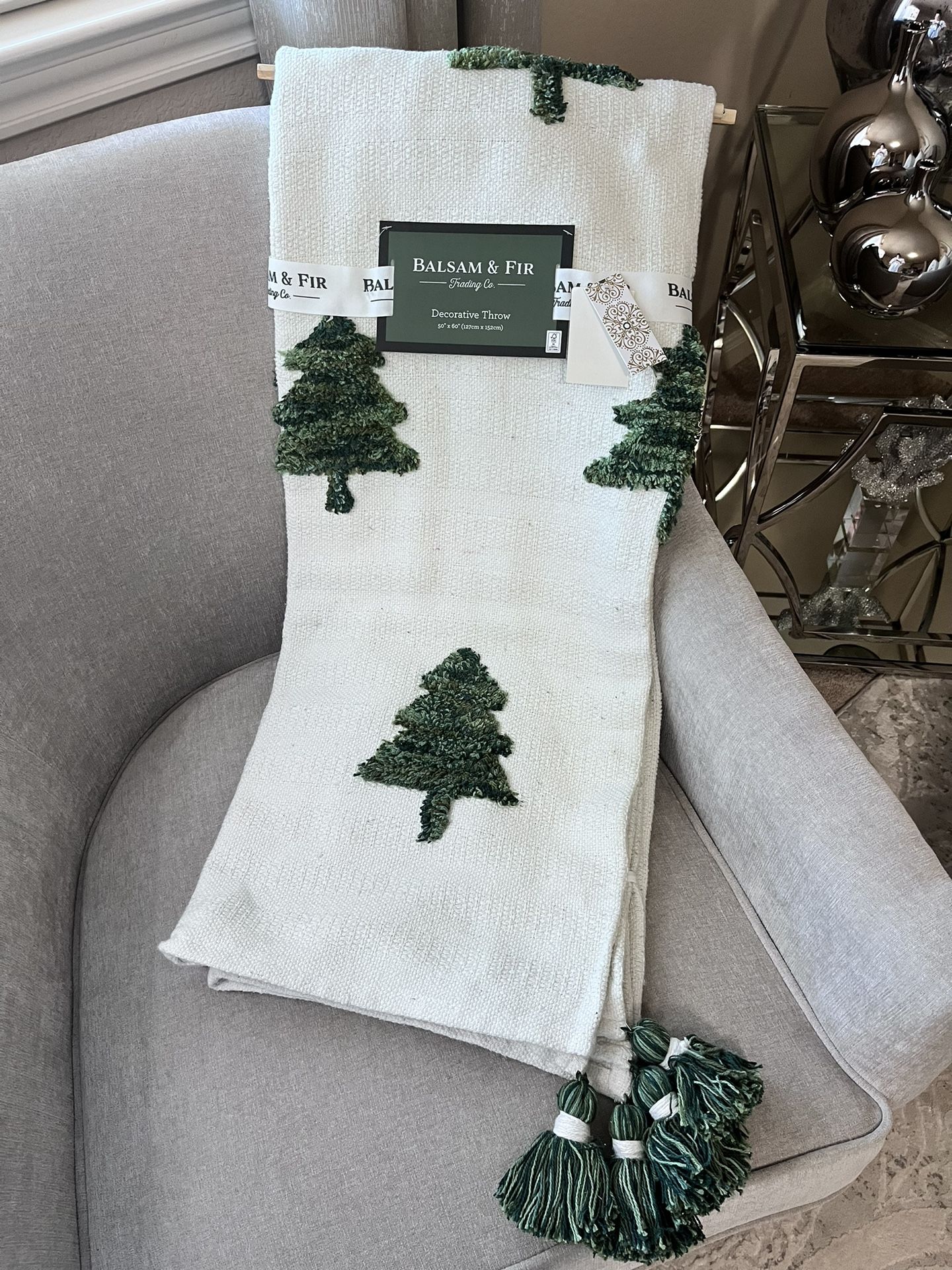 1-NWT BALSAM AND FIR GREEN CHRISTMAS TREE THROW BLANKET