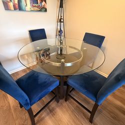 Kitchen table and 4 chairs