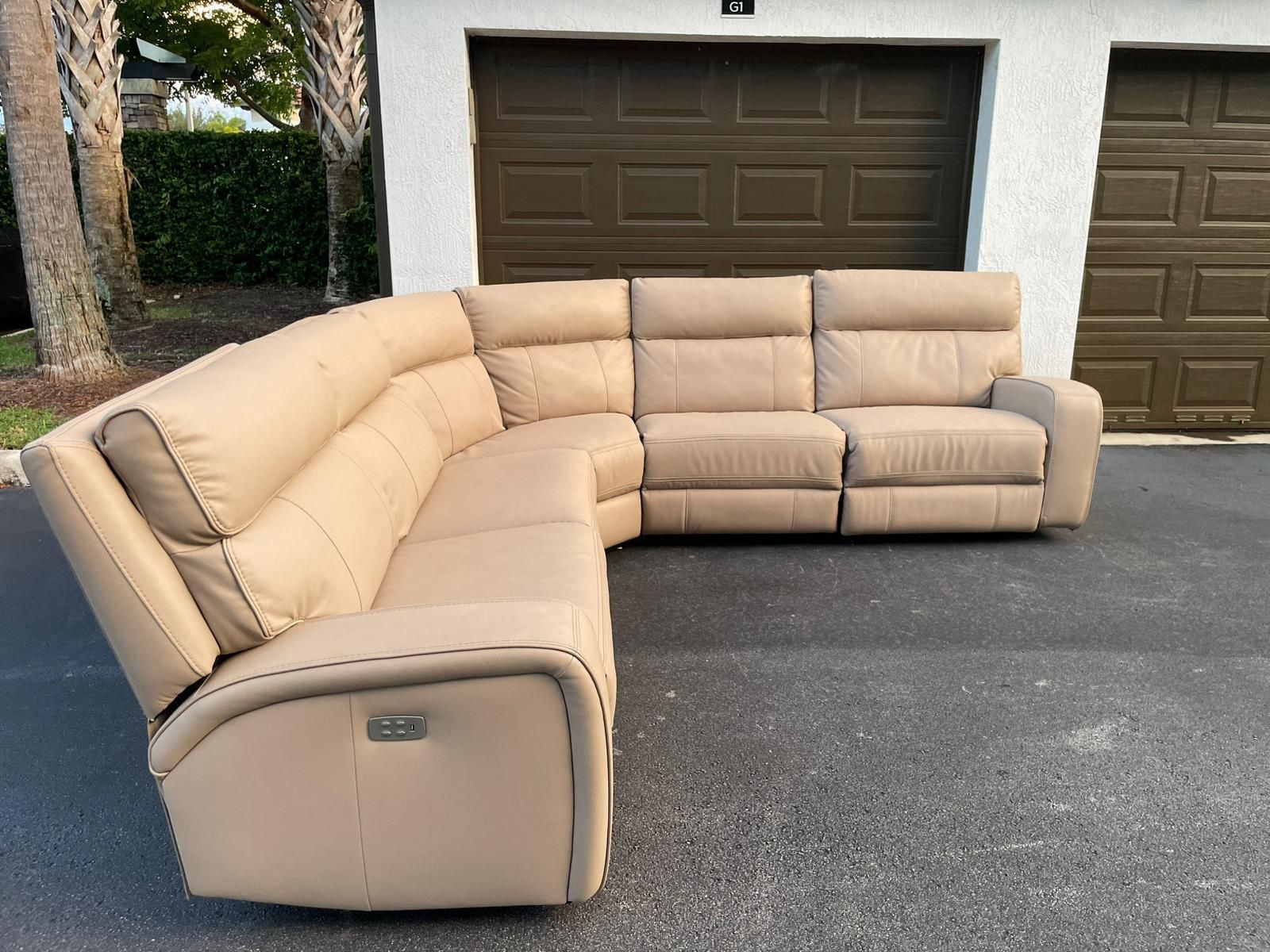 Sofa/Couch Sectional - Microfiber - 1 MONTH OLD - Recliners - Beige - Delivery Available 🚛