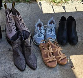 Barely worn shoes 9 ladies