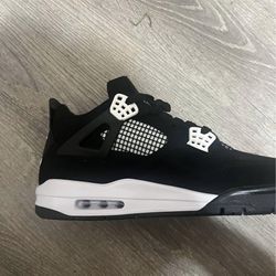 Air Jordan ‘White Thunder’ 4