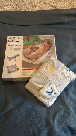 Summer Foldaway 2-Position Baby Bather and Burt's Bees Hooded Towels 2ct