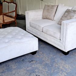 suede loveseat con ottoman buenas condiciones necesita poca limpieza