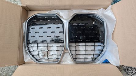 BMW i4 grille OEM