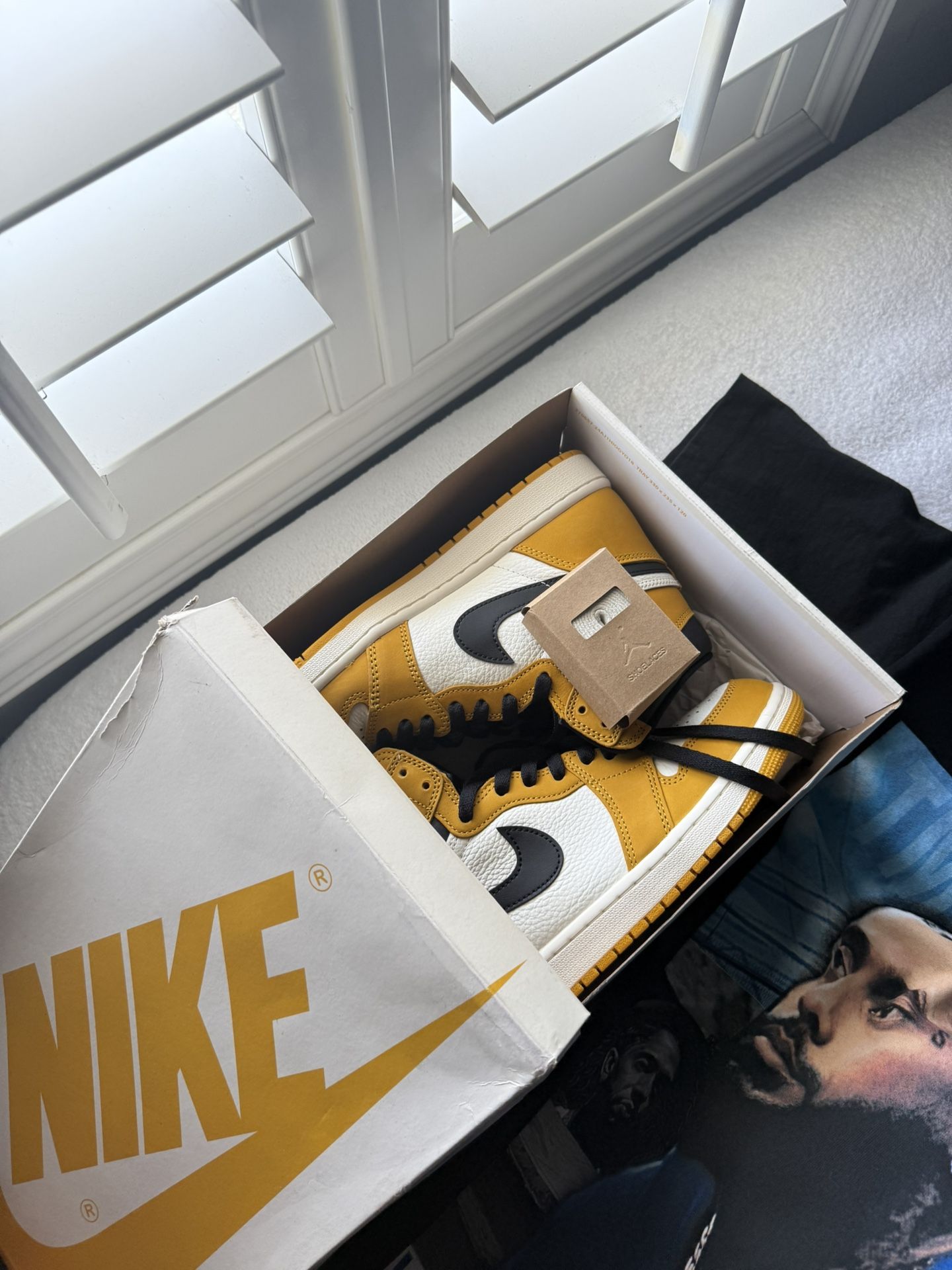Jordan 1s yellow ochres Size 9/5 men