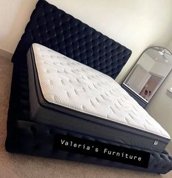 New king bed with mattress
