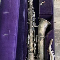 🎶🎶🎶  1920’s vintage Buescher Elkhart IN, USA saxophone, serial number 153848 low pitch. Includes mouthpiece and extra accessories and in excellent 