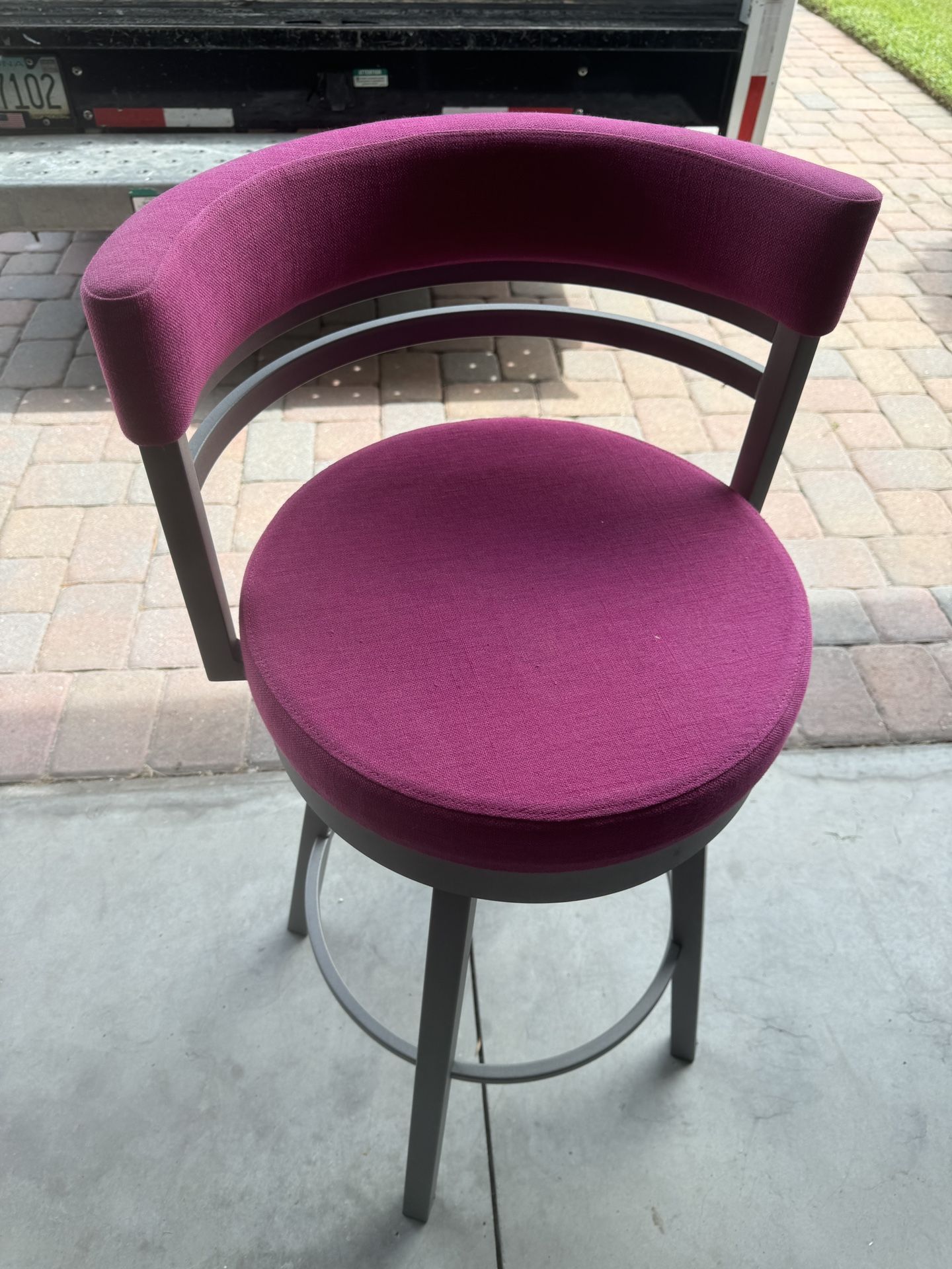 Amisco Custom Hi Top Pub Table &Barstools Set Of 4