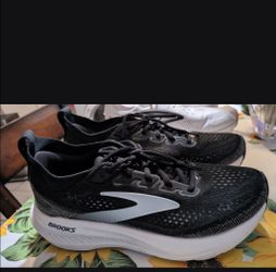 Brooks Running Sneakers Black and White