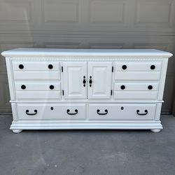 Dresser White 6-Drawers 