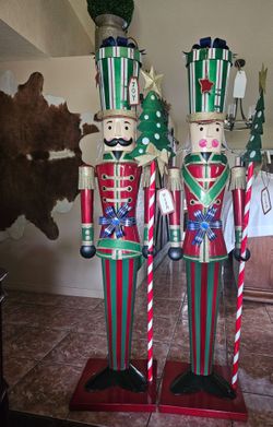2 set Giant Nutcracker