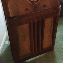 1934 Antique Philco Radio