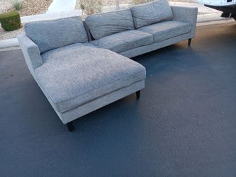 //////  2 Piece  Gray Sectional Sofa Couch-DELIVERY AVAILABLE!!!!!!!