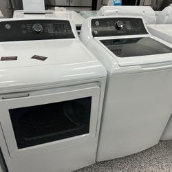 GE TOP LOAD WASHER AND GAS DRYER SET BRAND NEW OPEN BOX!!!!
