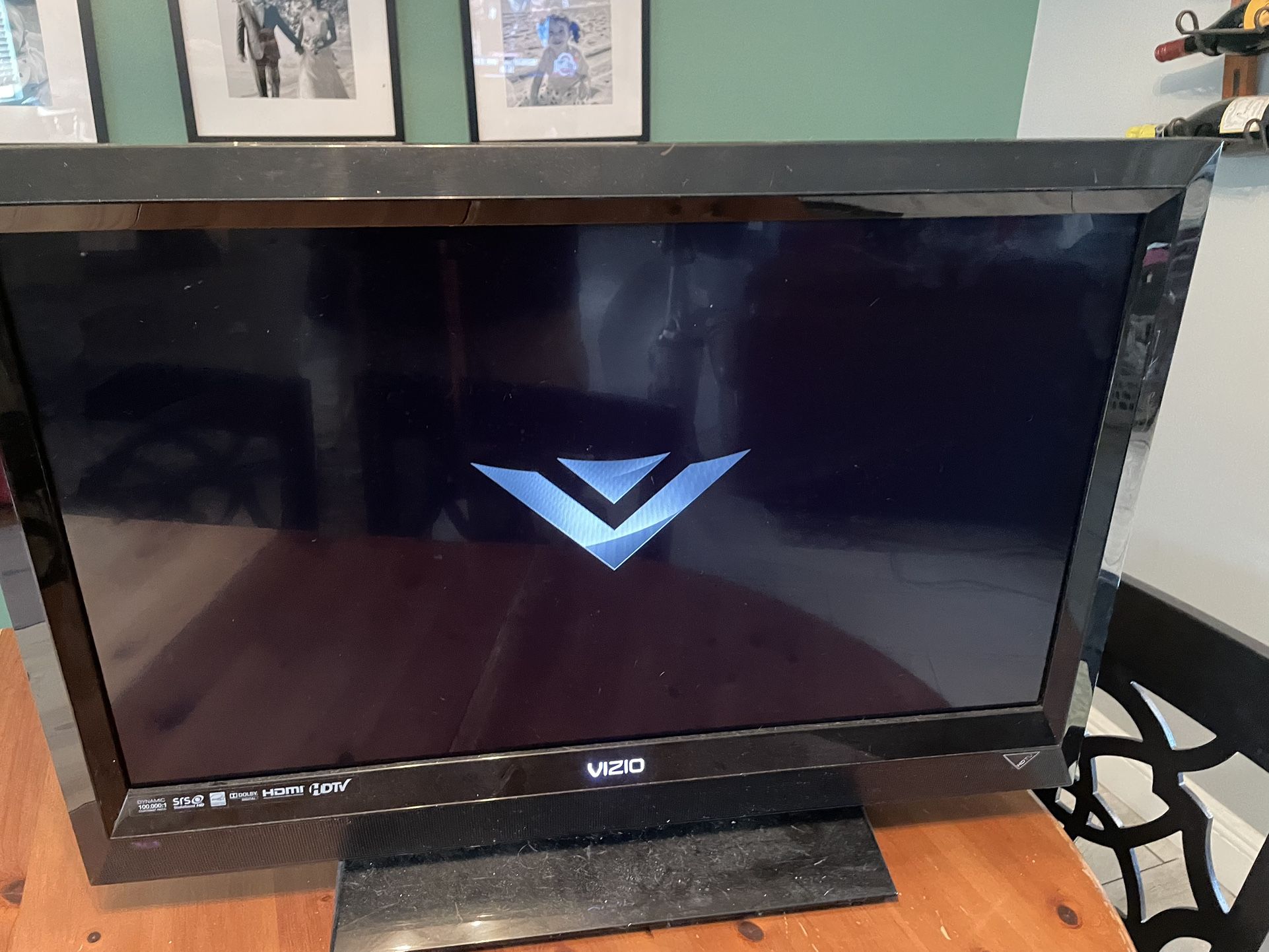Vizio 32 TV E321VL No Remote