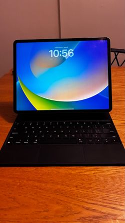 iPad Pro 12.9" (3rd Gen) 256GB Space Gray + Keyboard Bundle