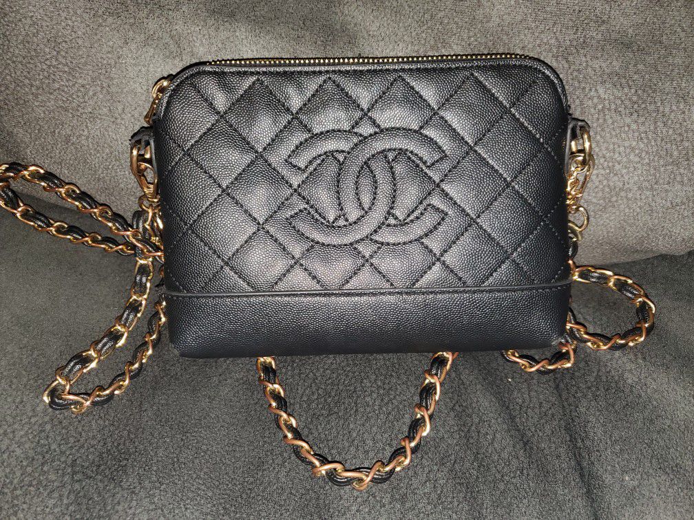 Chanel Vintage Black Caviar Vip CC Logo on a Chain Crossbody Bag for Sale  in Whittier, CA - OfferUp